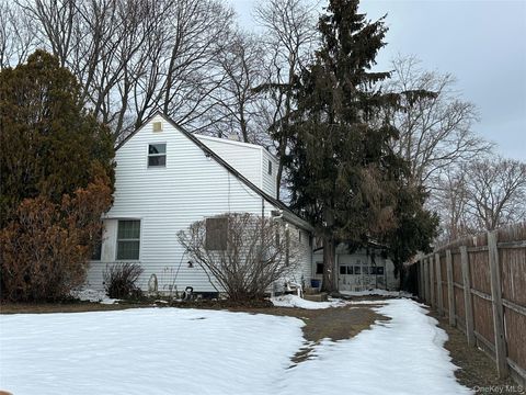 Photo of 7 Garnet Drive, Brentwood, NY 11717 (MLS # 966924)