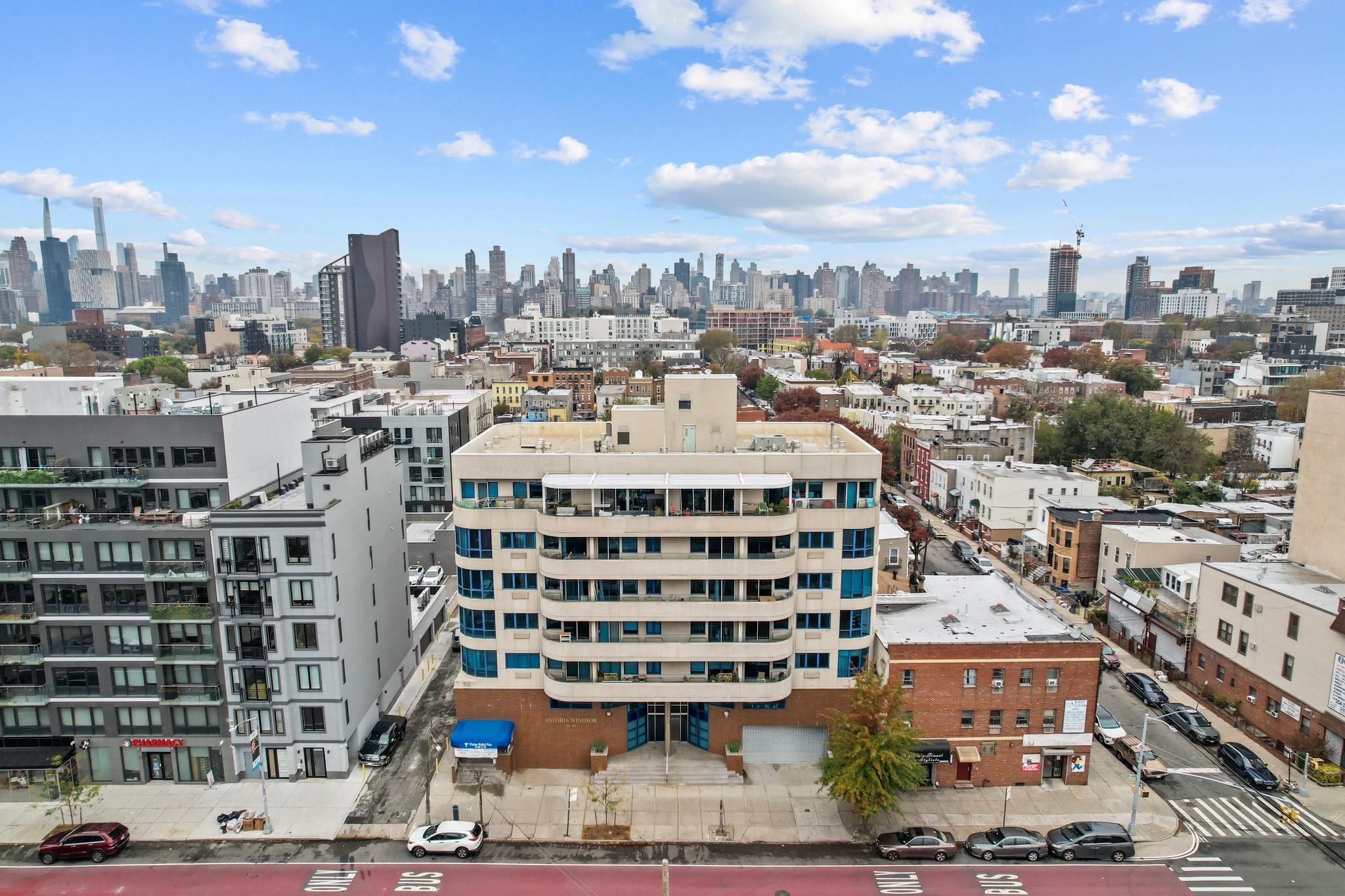 Rental Property at 21st Street St, Astoria, Queens, NY - Bedrooms: 2 
Bathrooms: 2 
Rooms: 4  - $4,500 MO.