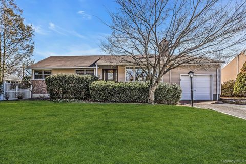 Homes For Sale - 2 Nancy Court<br/> Glen Cove, NY 11542