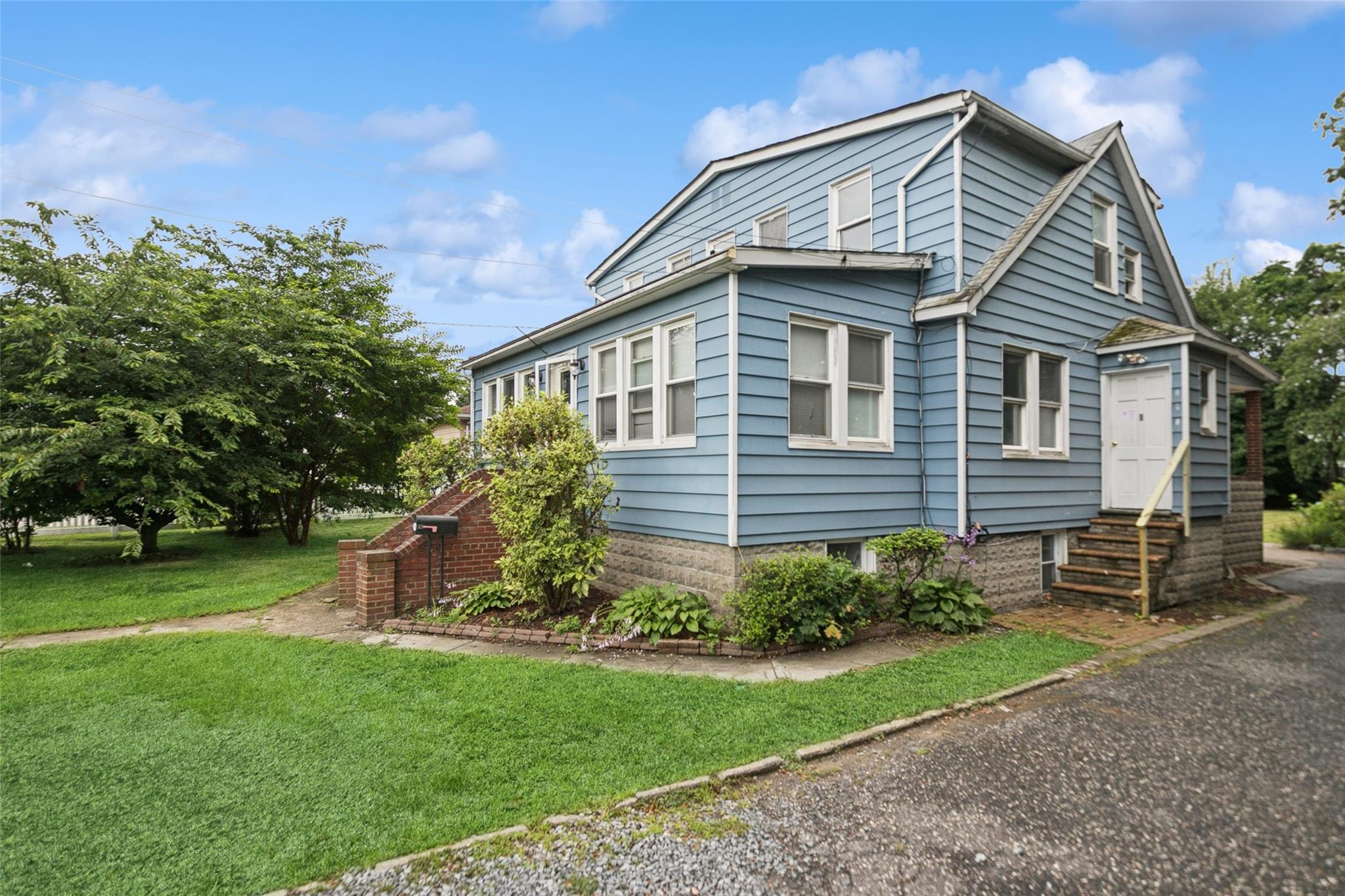 600 Little East Neck Road
