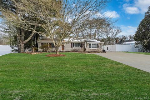 Photo of 3 Timber Trail Lane, Medford, NY 11763 (MLS # 967688)