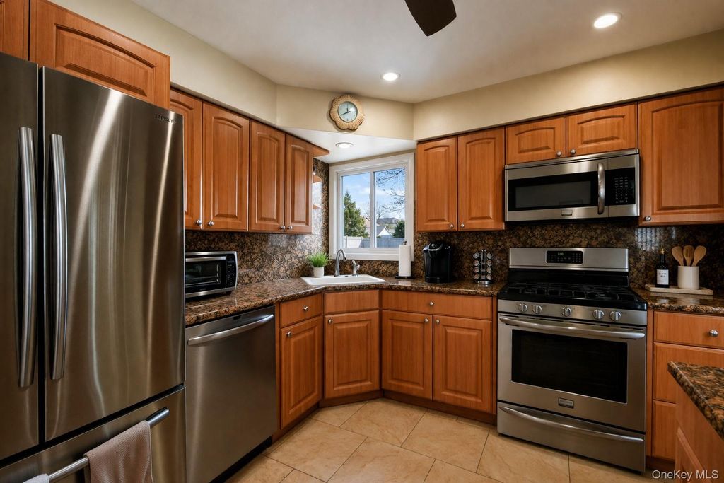 Photo of 1827 Gerald Avenue, East Meadow, NY 11554 (MLS # 980297)