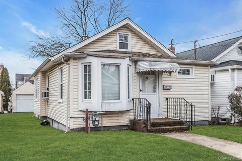 949 N 7th Street, New Hyde Park, NY 11040 - MLS#: 951487