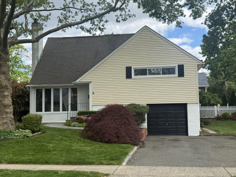 Homes For Sale - 43 Plymouth Road<br/> Port Washington, NY 11050