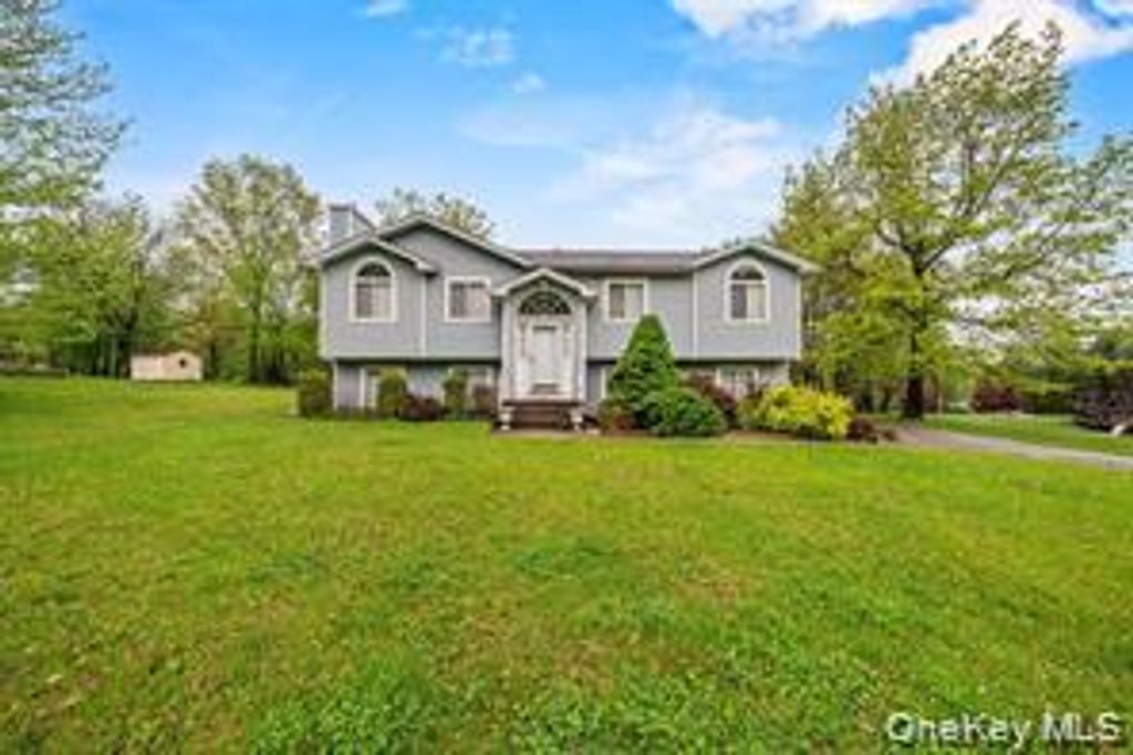 Photo of 4 Sequoia Trail, Highland Mills, NY 10930 (MLS # 934231)