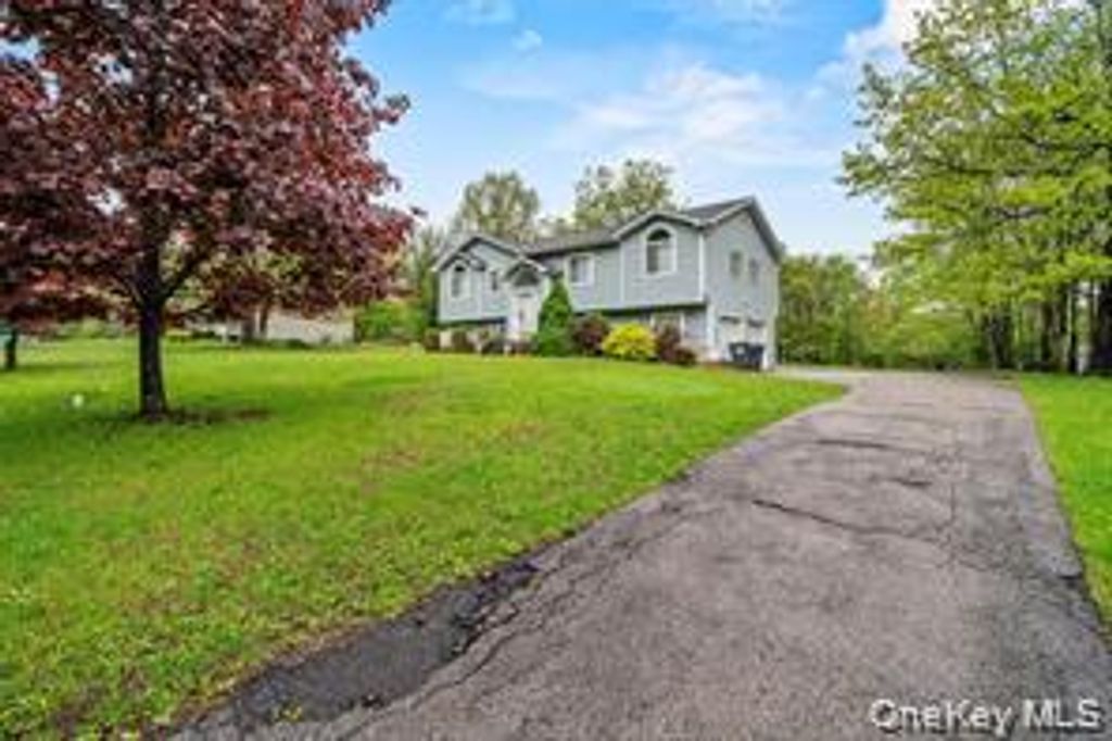 Photo of 4 Sequoia Trail, Highland Mills, NY 10930 (MLS # 934231)