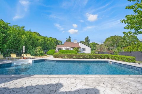 Photo of 8 School Street, Hampton Bays, NY 11946 (MLS # 924405)