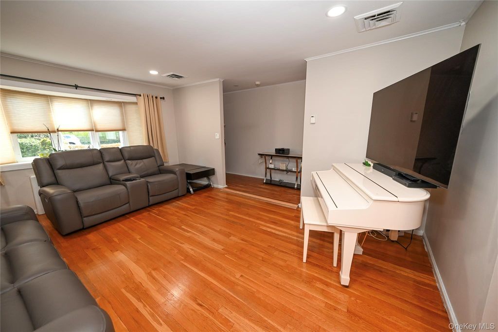 Photo of 1522 Rica Place, Valley Stream, NY 11580 (MLS # 988746)