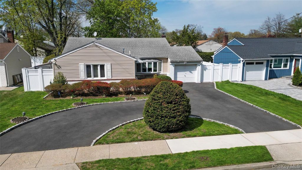 Photo of 1522 Rica Place, Valley Stream, NY 11580 (MLS # 988746)