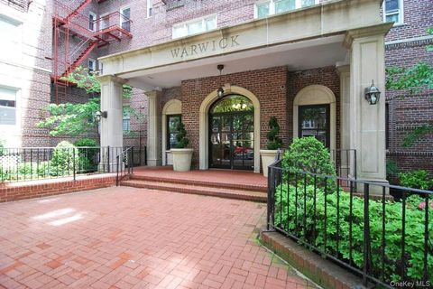 Photo of 76-12 35th Avenue #1B, Jackson Heights, NY 11372 (MLS # 939024)