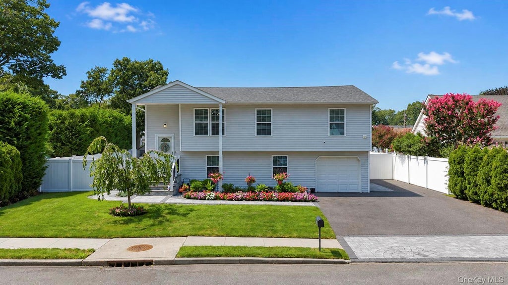 Photo of 42 Audubon Avenue, Holbrook, NY 11741 (MLS # 1052983)