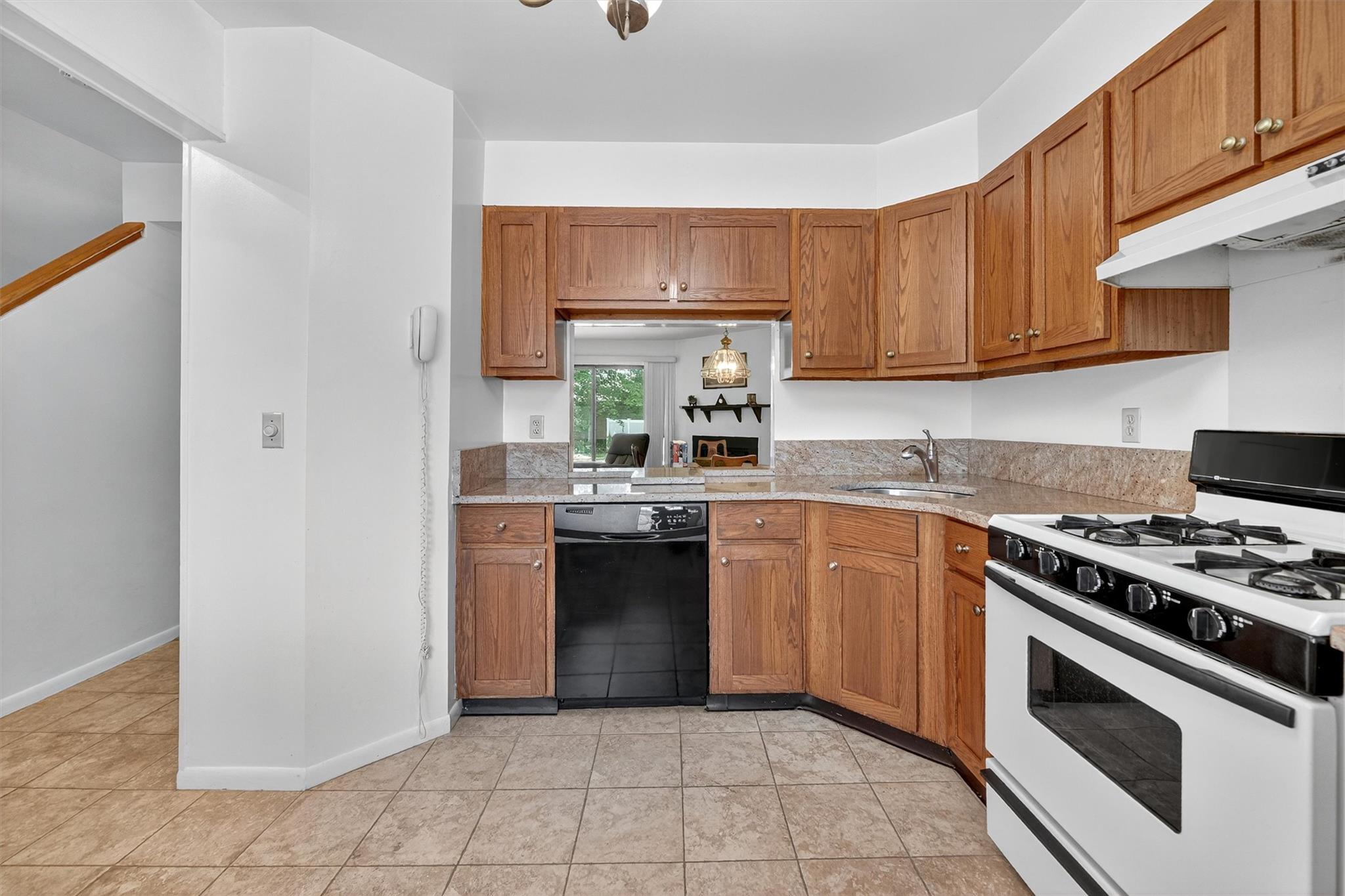 Cortlandt Manor, New York 10567, United States, 2 Bedrooms Bedrooms, ,2 BathroomsBathrooms,Residential,Active,168261