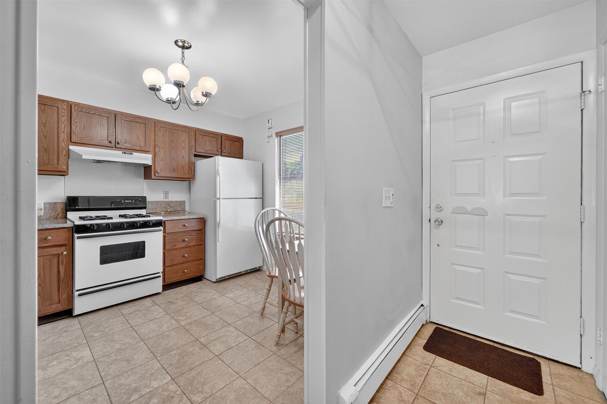 Cortlandt Manor, New York 10567, United States, 2 Bedrooms Bedrooms, ,2 BathroomsBathrooms,Residential,Active,168261