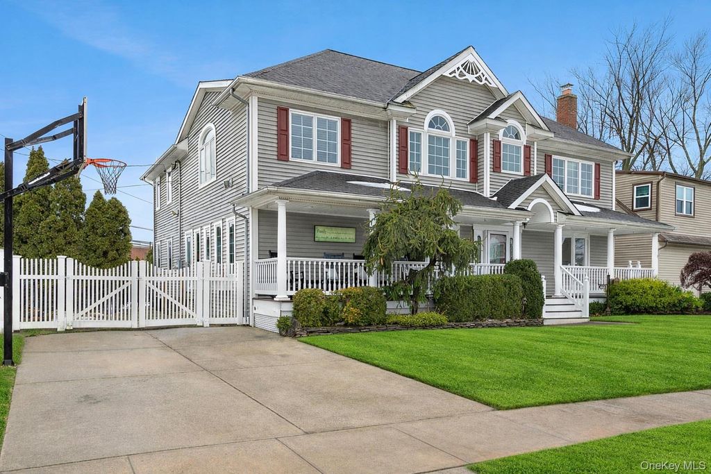 Photo of 922 Leeds Drive, North Bellmore, NY 11710 (MLS # 965394)