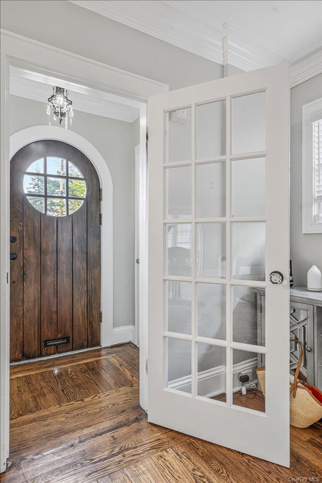 Photo of 46 Aldred Avenue, Rockville Centre, NY 11570 (MLS # 988468)