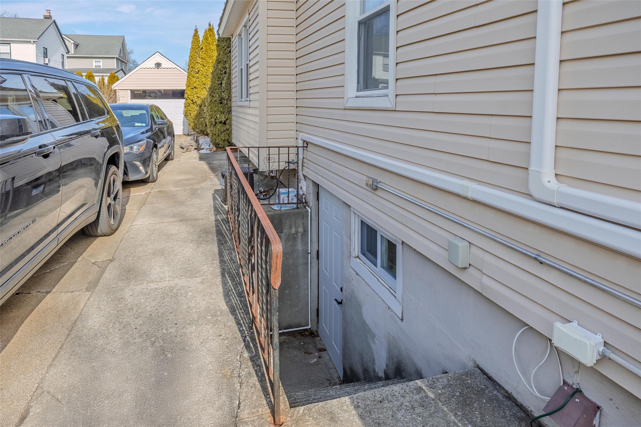 305 Bryant Avenue, Floral Park, New York image 4