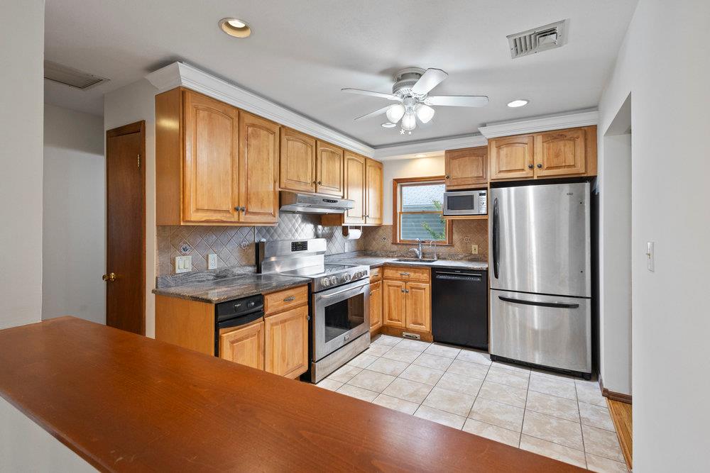 13 Irving Court, Hicksville, New York image 7