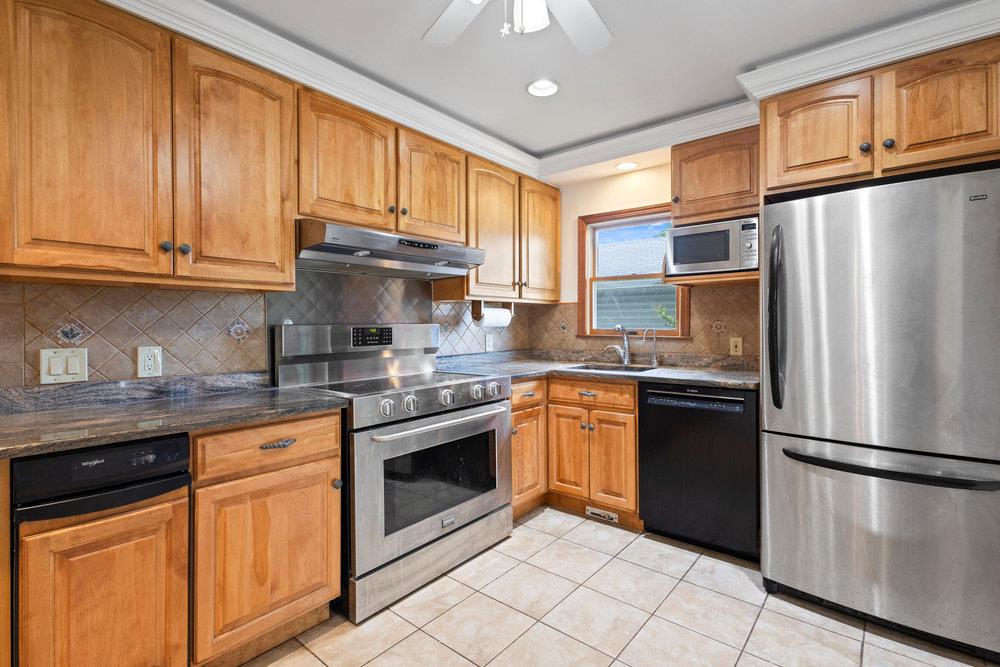 13 Irving Court, Hicksville, New York image 8