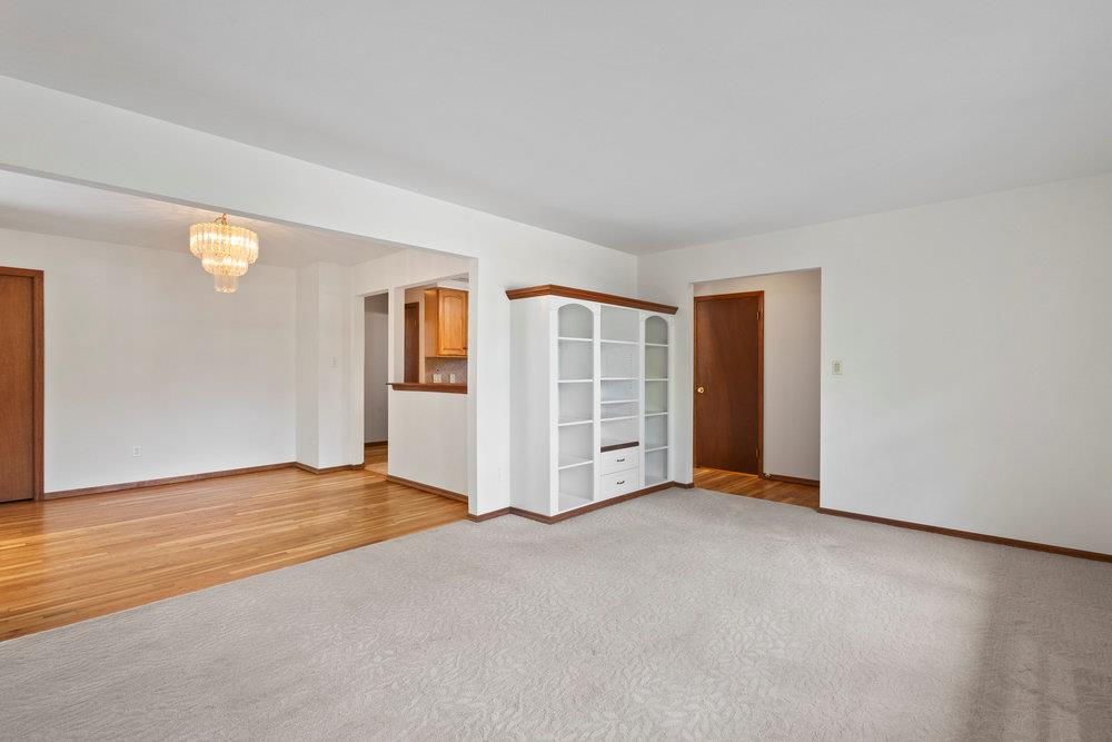 13 Irving Court, Hicksville, New York image 3