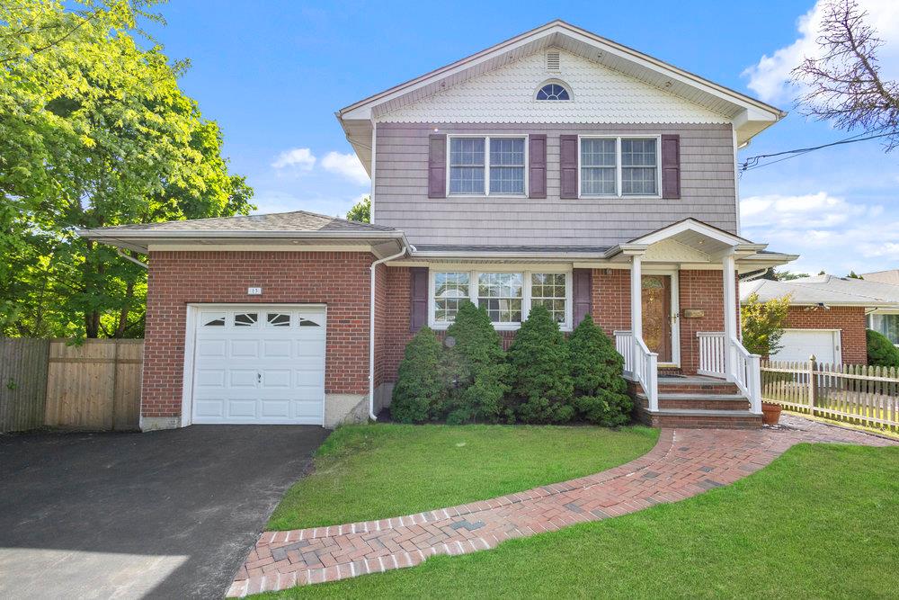 13 Irving Court, Hicksville, New York image 1