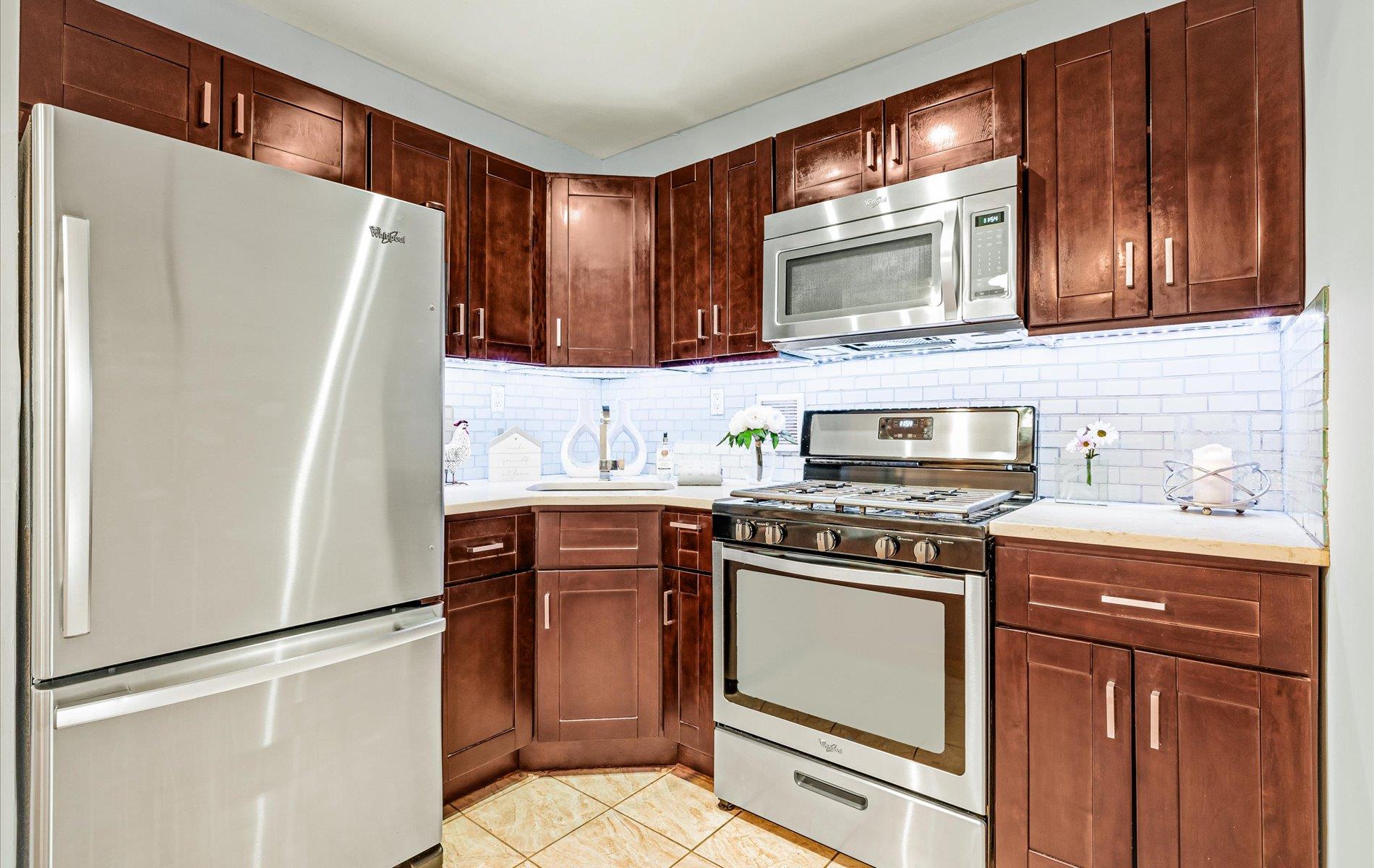 Douglaston Parkway 7H, Douglaston, Queens, NY - 1 Bedrooms  
1 Bathrooms  
3 Rooms - 