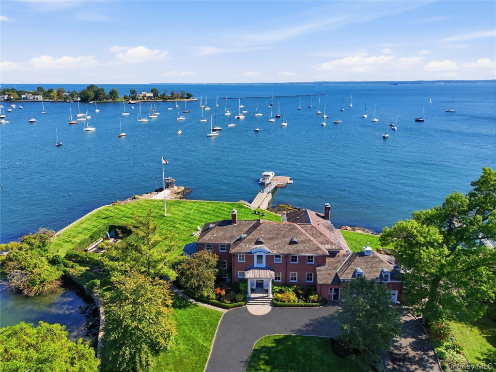 Photo of 1 Bay Avenue, Larchmont, NY 10538 (MLS # 1056432)