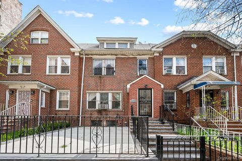Photo of 3415 91 Street, Jackson Heights, NY 11372 (MLS # 906272)