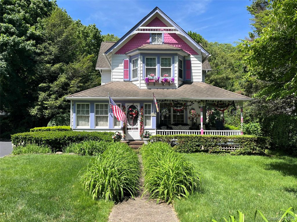 Photo of 277 Vernon Valley Road, Northport, NY 11768 (MLS # 1003824)