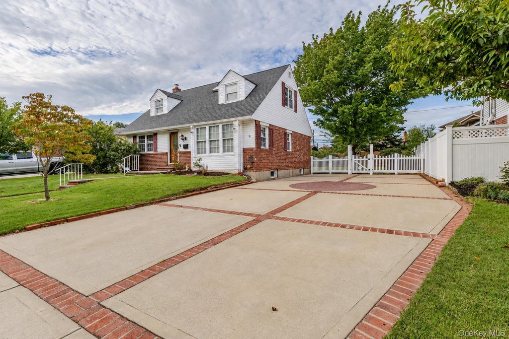 Photo of 561 Parker Avenue, Levittown, NY 11756 (MLS # 1053207)