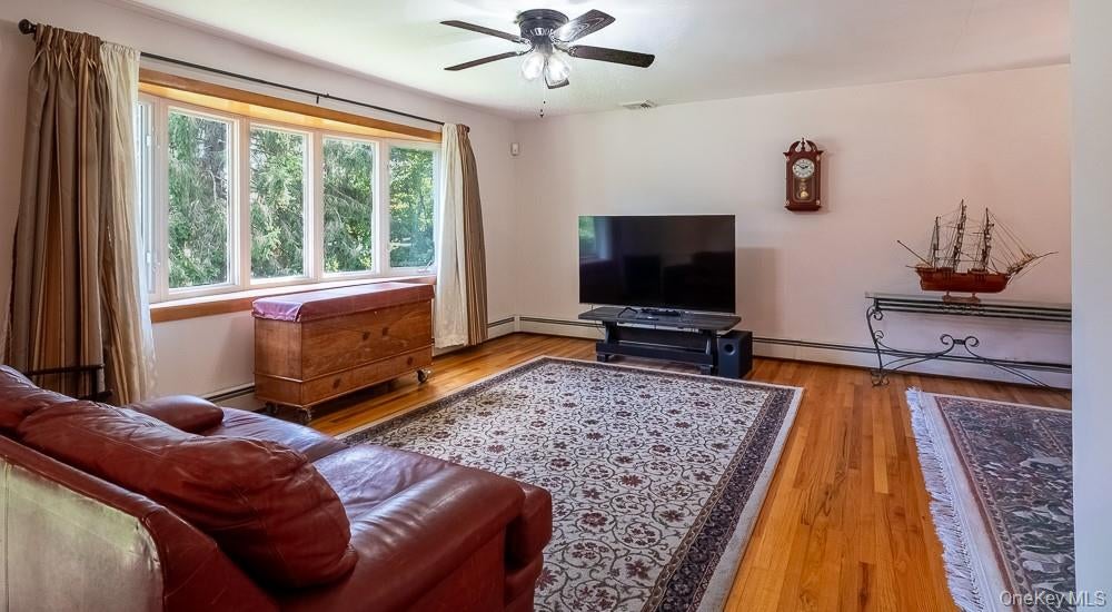 8 W Caroline Drive W