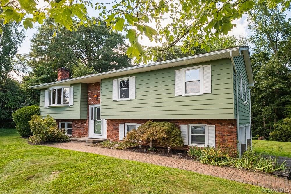 Photo of 8 W Caroline Drive W, Wappingers Falls, NY 12590 (MLS # 1048227)