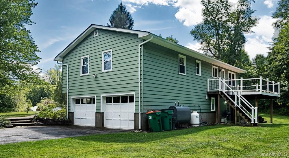 8 W Caroline Drive W