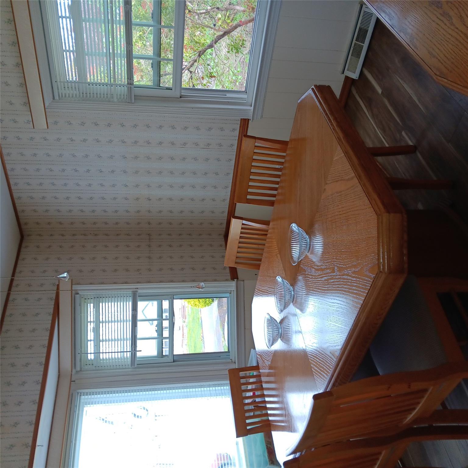 26 Weichers Street N