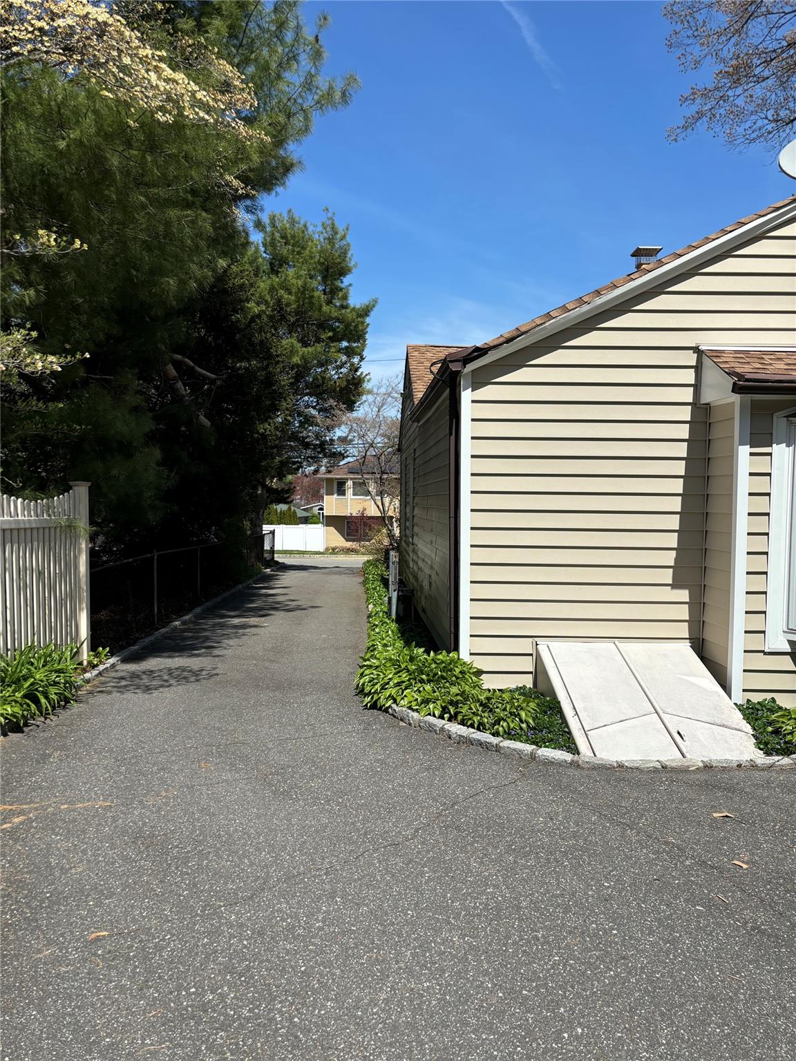26 Weichers Street, Ronkonkoma, New York image 28