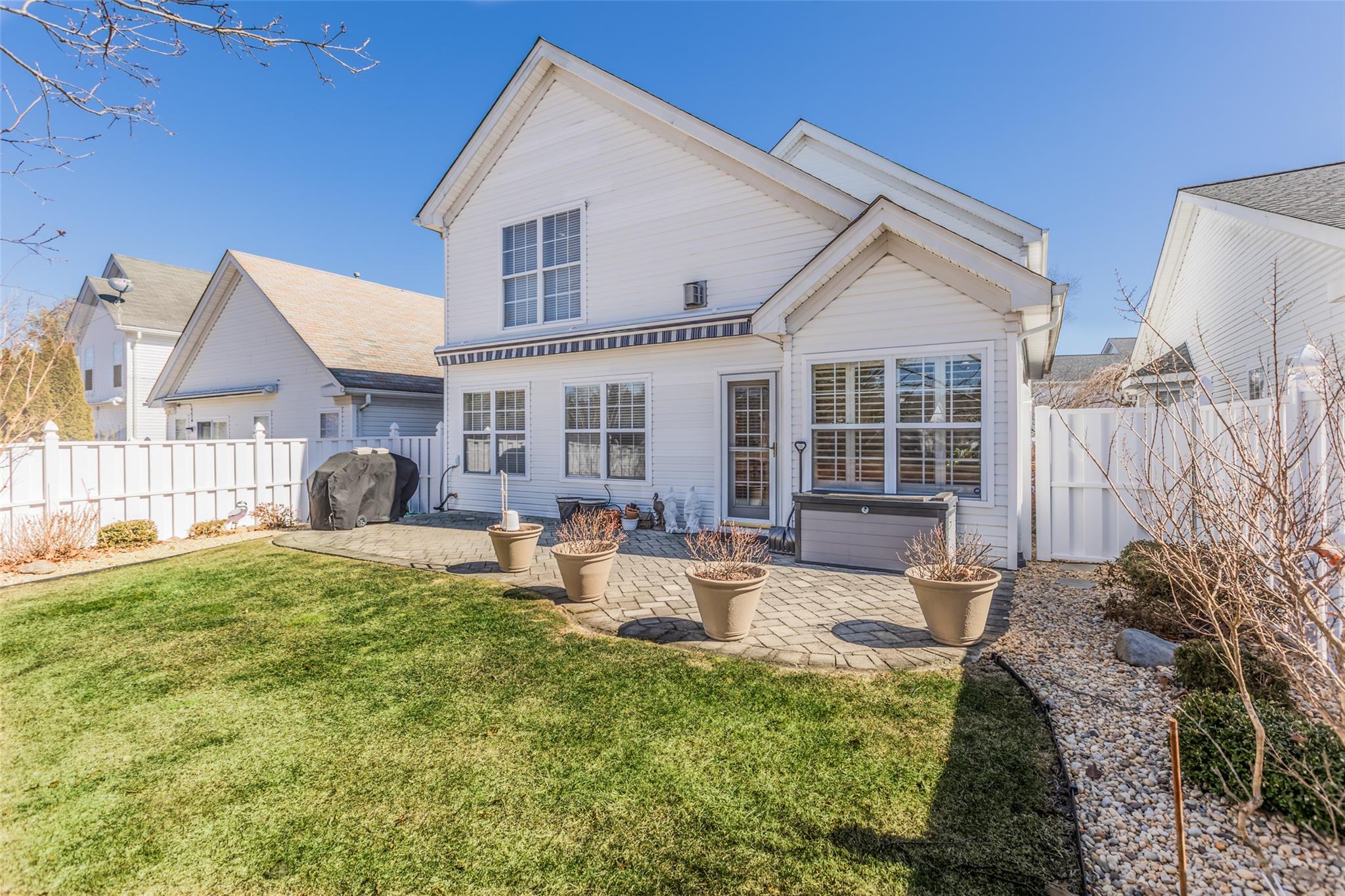 34 Julia Circle, Middle Island, New York image 2