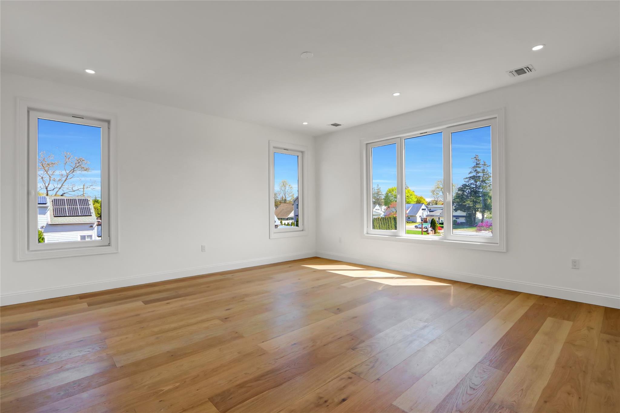 2 Hardy Lane, Westbury, New York image 32