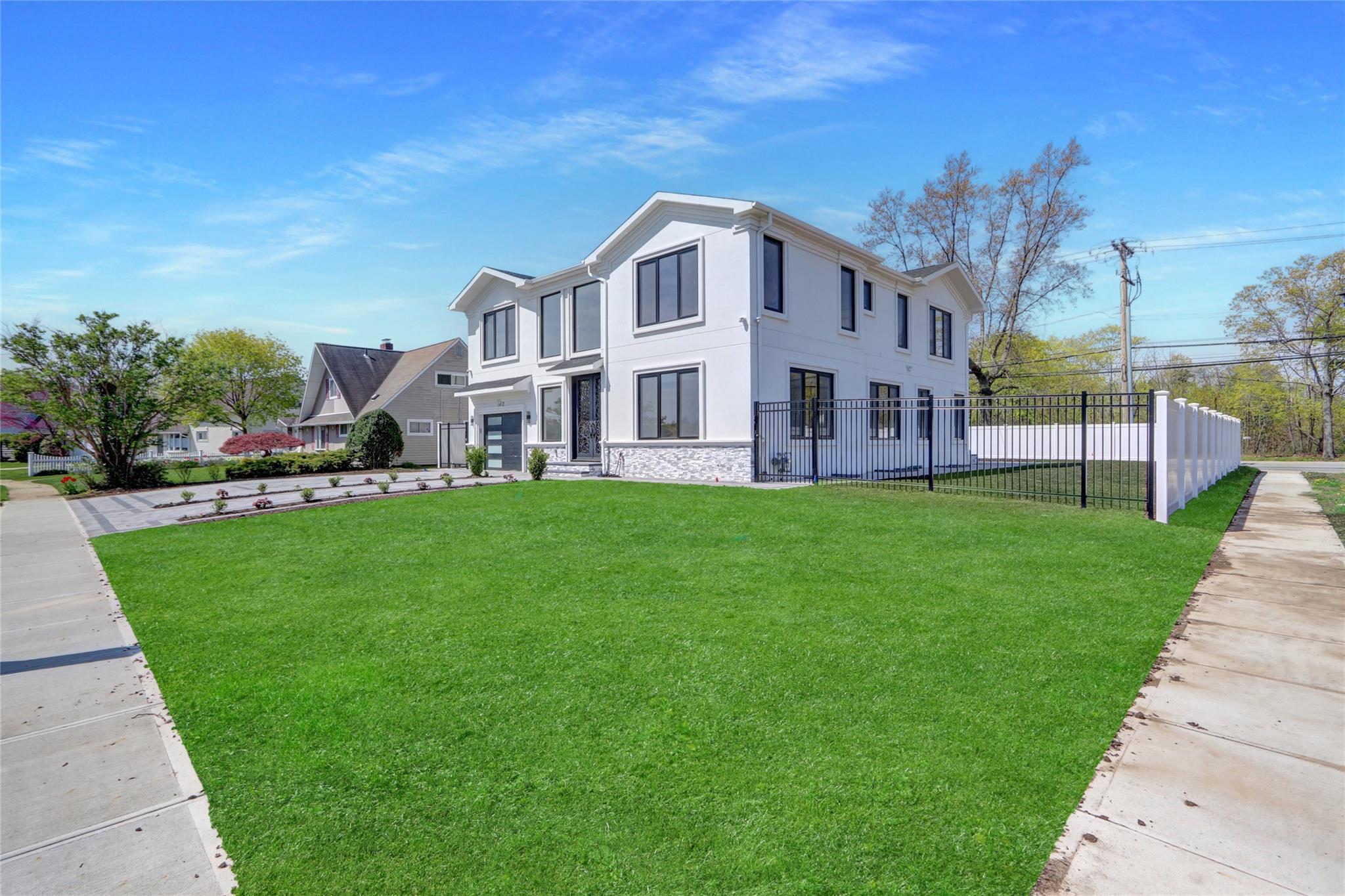 2 Hardy Lane, Westbury, New York image 2