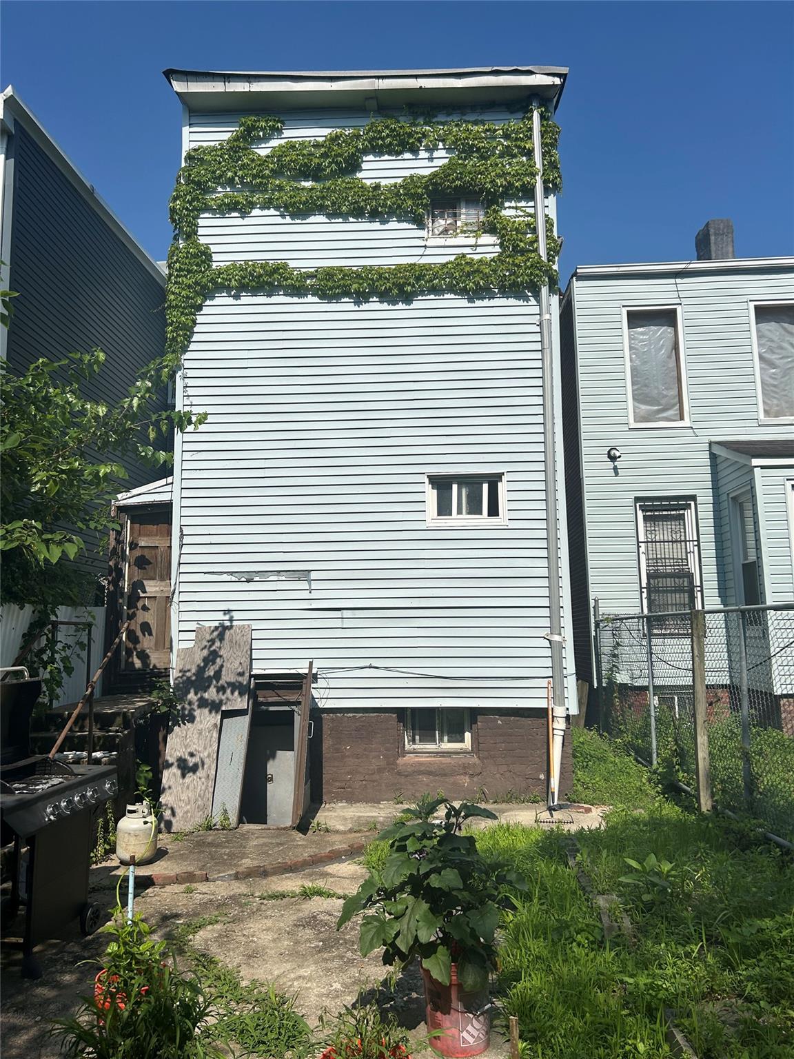 406 Chestnut Street
