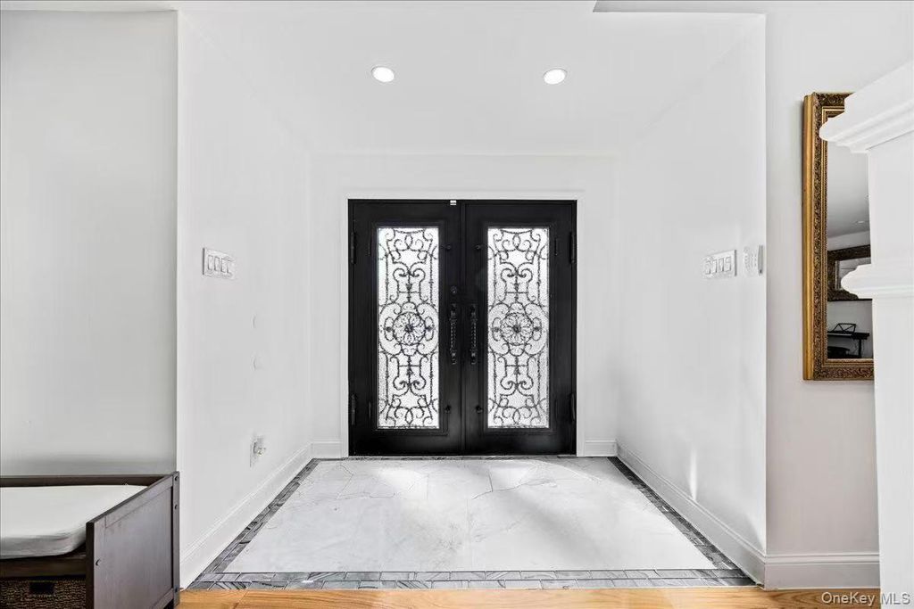 Photo of 642 Lenore Lane, Elmont, NY 11003 (MLS # 969149)