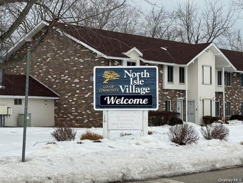 Homes For Sale - 11 Idaho Ct #11<br/> Coram, NY 11727