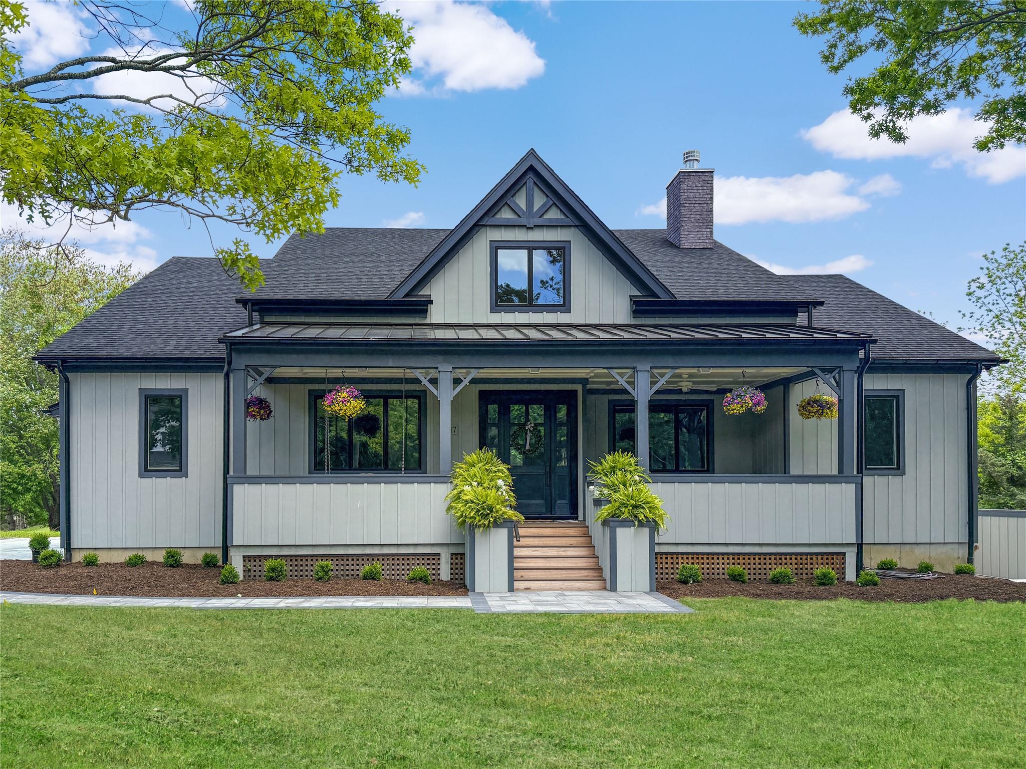17 Moriches Avenue