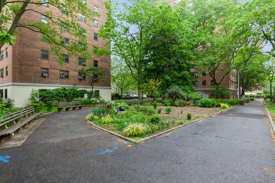 Property for Sale at 34th Ave Ave 3C, Long Island City, Queens, NY - Bedrooms: 3 
Bathrooms: 2 
Rooms: 6  - $629,000