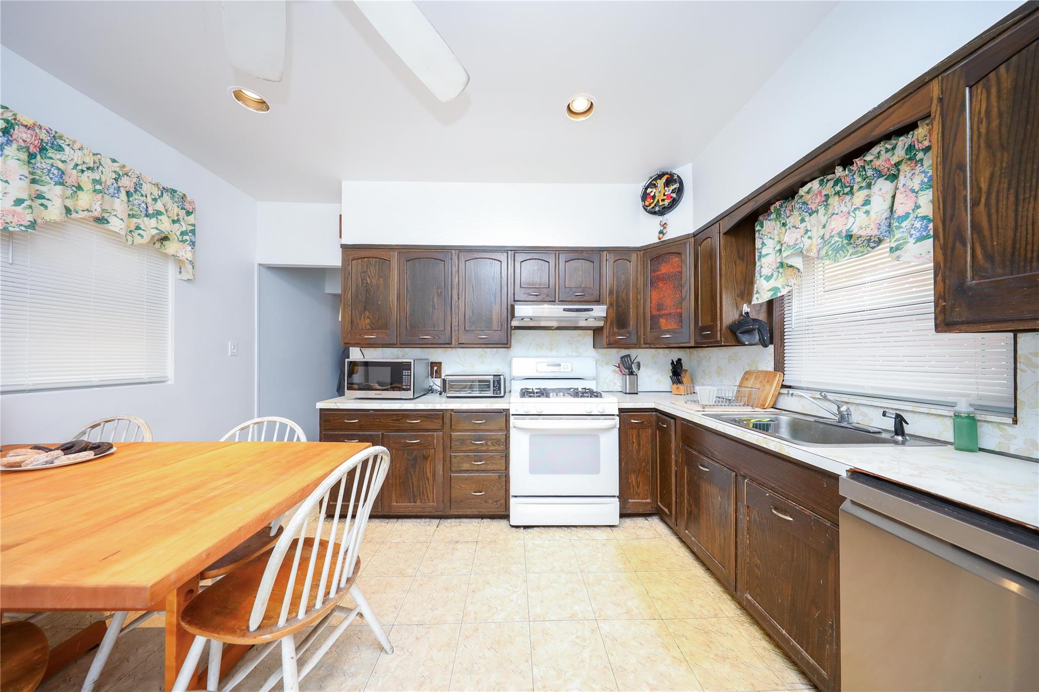 1585 W 9th Street, Brooklyn, New York image 8