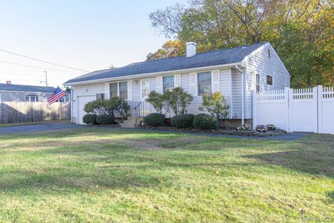Photo of 6 Talbot Lane, Selden, NY 11784 (MLS # 929652)