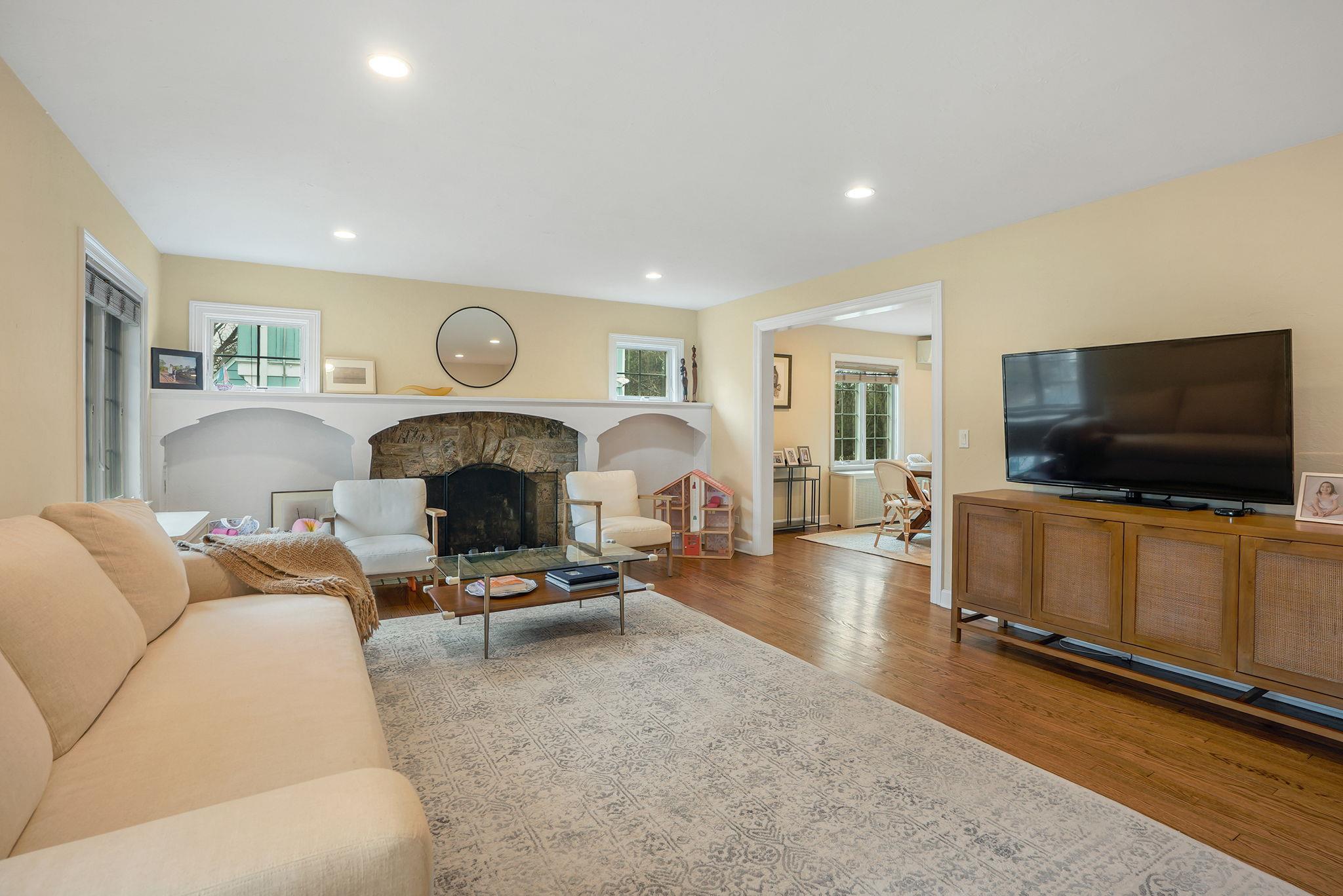 15 Cushman Road, White Plains, New York image 2
