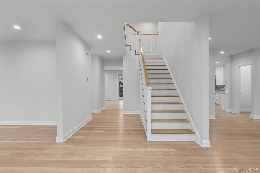 Photo of 1 Hobart Street, Bronxville, NY 10708 (MLS # 949757)