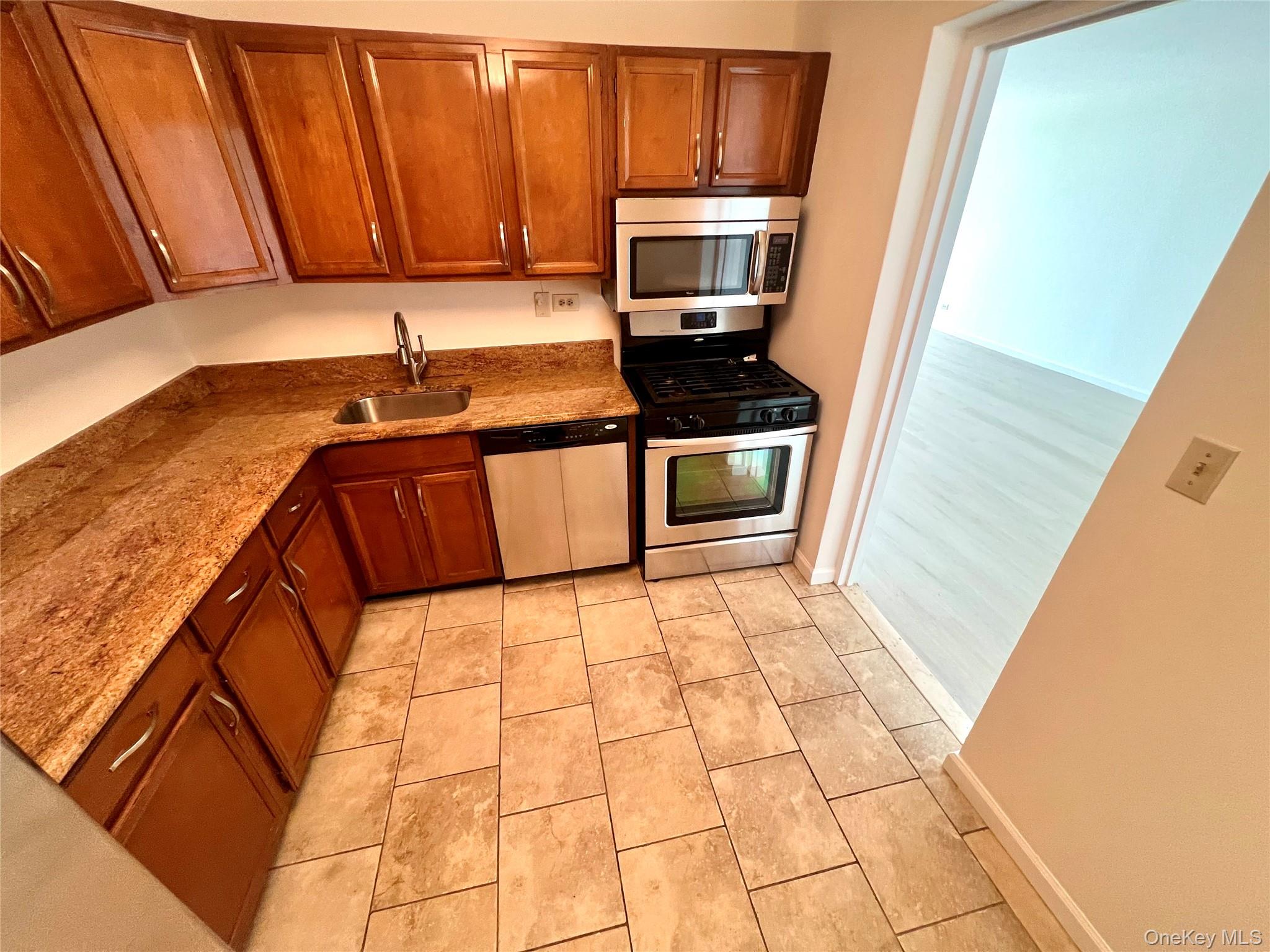 1 BAY CLUB Drive 12B