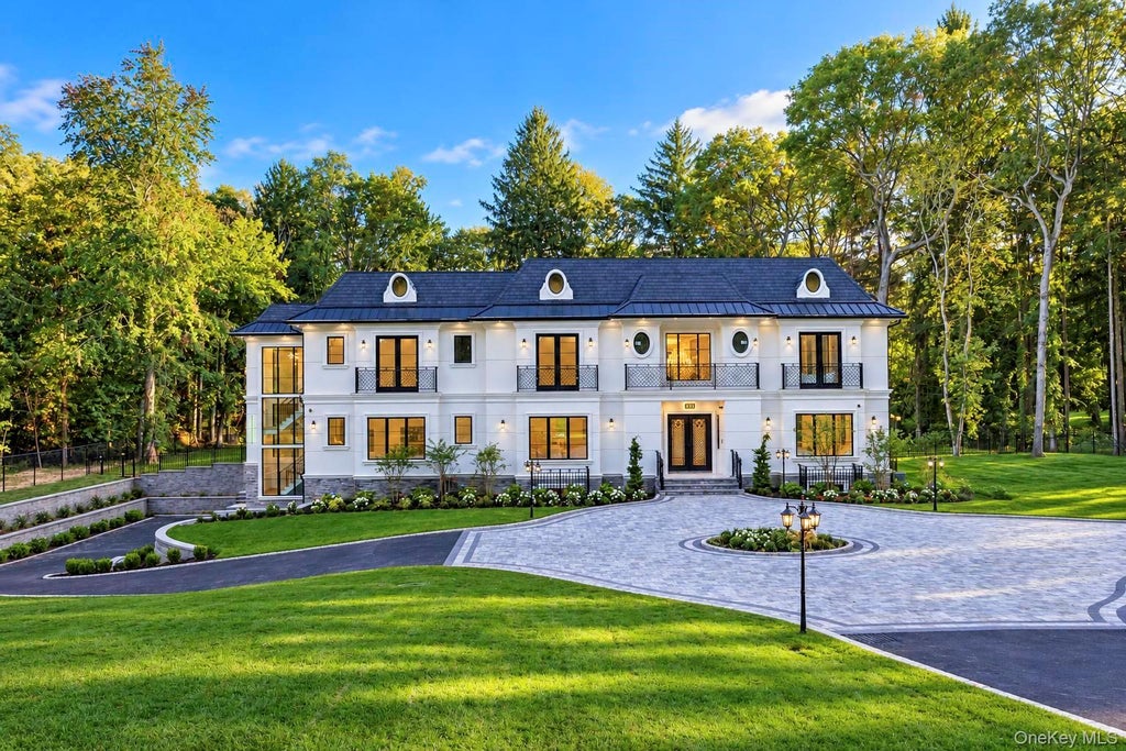 Photo of 291 Muttontown Eastwoods Road, Muttontown, NY 11791 (MLS # 1059808)