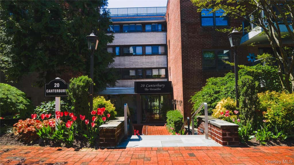 Photo of 20 Canterbury Road #1P, Great Neck, NY 11021 (MLS # 1002818)