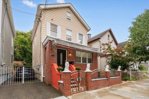 Homes For Sale - 2516 Glebe Avenue<br/> Bronx, NY 10461